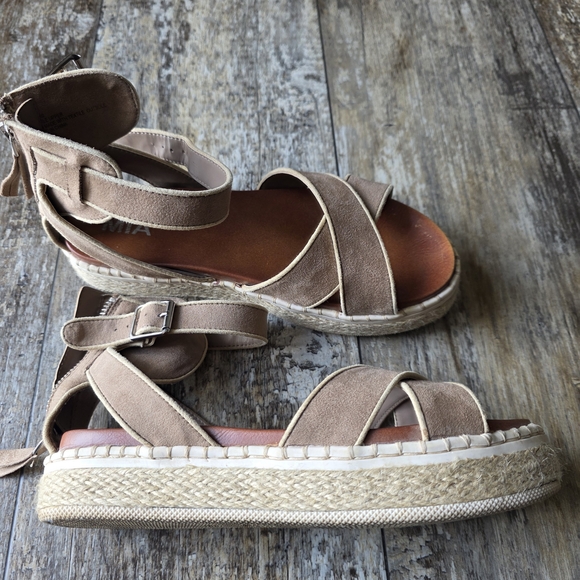 MIA Beige Cross-Strap Sandals - Picture 3 of 4